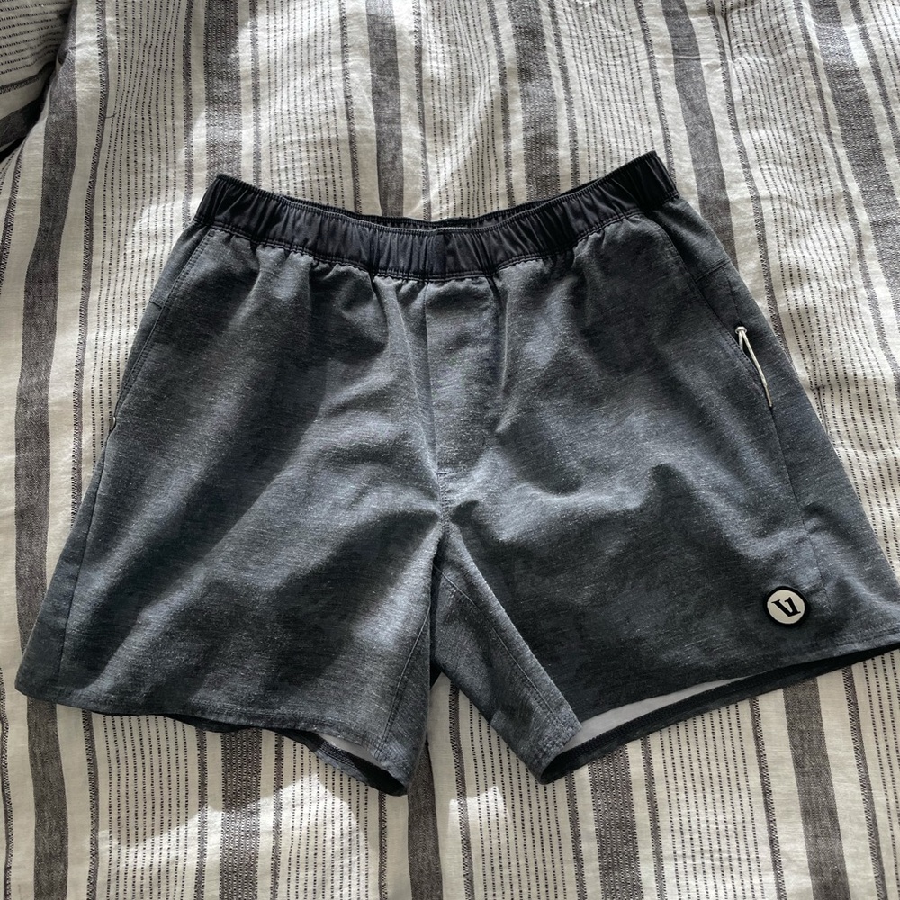 Vuori Cape Short Small 6”